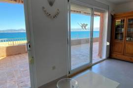 Apartment in 1st sea line with fantastic views over the bay of Palma