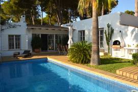 Rented Ibizan-style chalet with pool