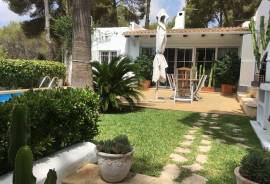 Vermietetes Chalet im ibizenkinschen Stil mit Pool