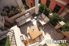 Luxussaniertes Penthouse-Studio mit wundervoller Terrasse im Herzen der Altstadt