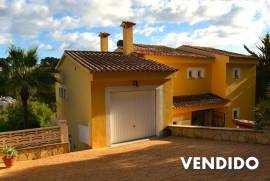 Villa mediterránea con preciosas vistas en zona tranquila