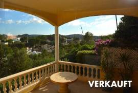 Mediterrane Villa mit schönem Ausblick in ruhiger Lage