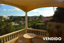 Villa mediterránea con preciosas vistas en zona tranquila