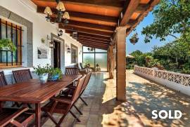 Quietly situated finca with vineyards, olive trees and beautiful fruit garden