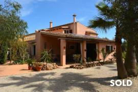 Idyllic finca with pool and guest appartment