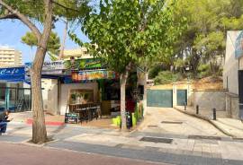 Small gastro bar directly on the boulevard of Peguera