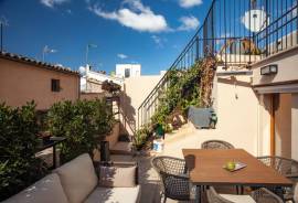 Luxury studio penthouse renovated and with spectacular terrace in the heart of the old town