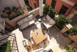 Luxury studio penthouse renovated and with spectacular terrace in the heart of the old town