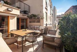 Luxury studio penthouse renovated and with spectacular terrace in the heart of the old town